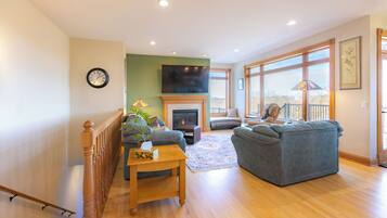 Smart TV, fireplace, stereo, computer monitors