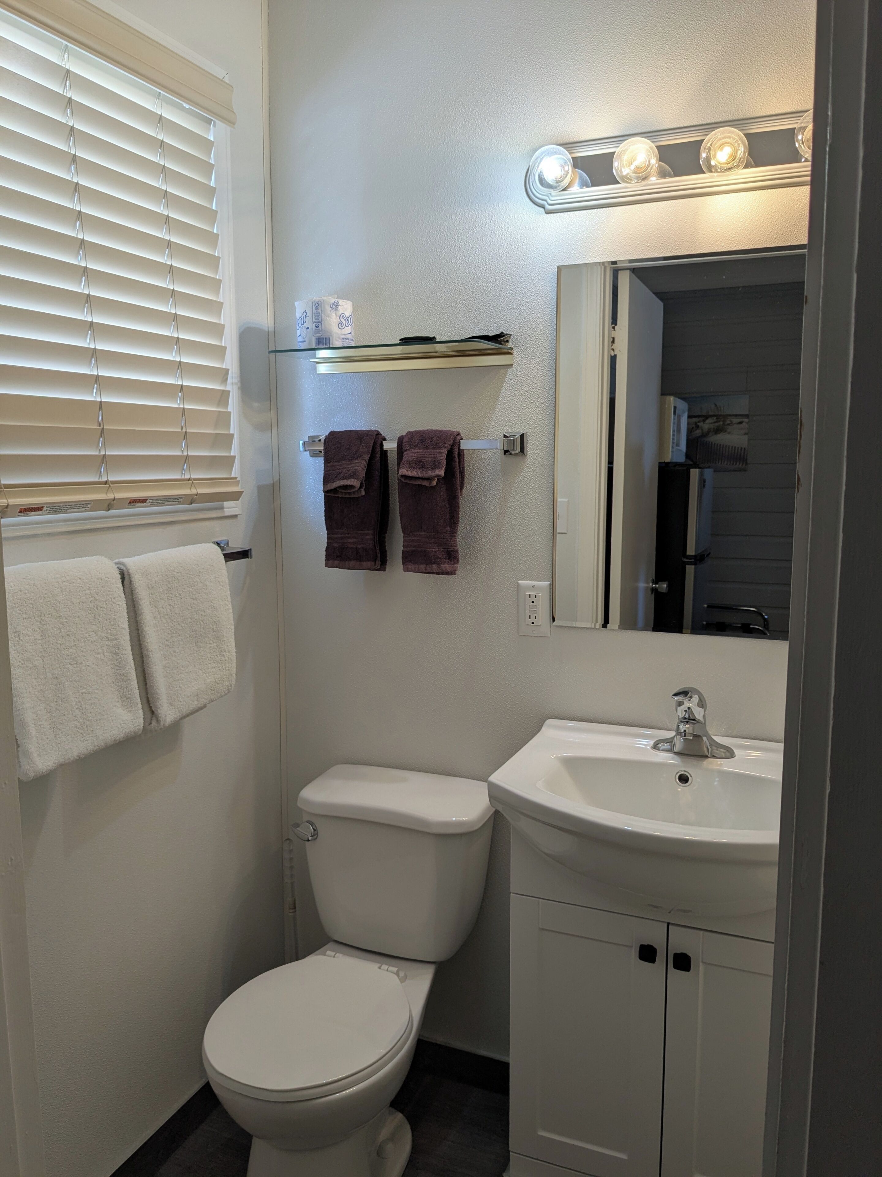 Standaard eenpersoonskamer | Badkamer | Zeep, shampoo, toiletpapier