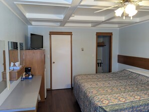 Room - Wagon Wheel Motel (Killam)