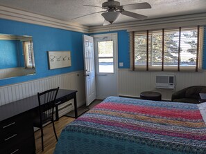 Room - Wagon Wheel Motel (Killam)