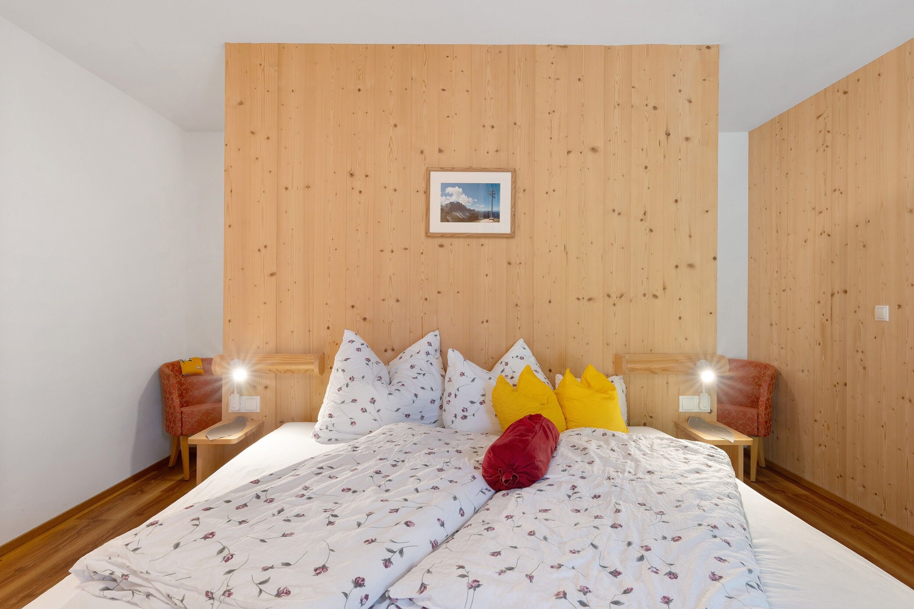 WiFi, bed sheets, wheelchair access