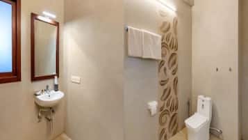 Standard Double Room | Bathroom