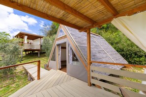 Terrace/patio - Tiny Home 'Glamping - Il Gelsomino' with Private Garden and Air Conditioning (Monteverdi Marittimo)