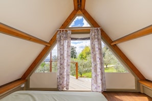 1 bedroom, bed sheets