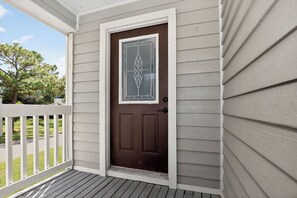 Exterior detail - Upscale~Quiet~Close to everything~Book today! (Palm Harbor)
