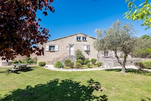 Exterior - Le Mas des Oliviers – Peaceful 2-Level Apartment with Pool, Nature Views, and Shared Amenities (Redortiers)
