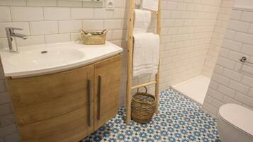 高级双人房, 无烟房, 庭院景观 | 浴室