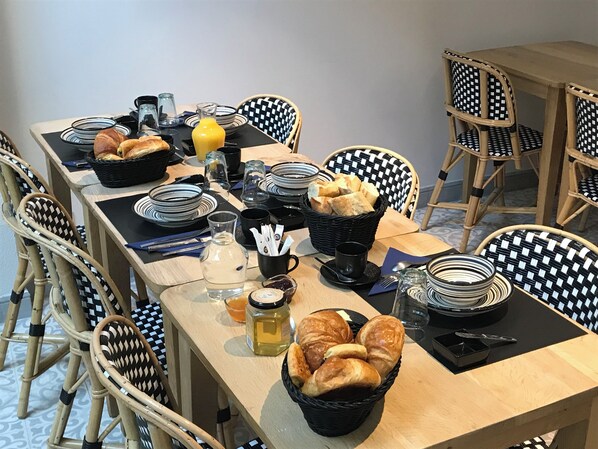 Desayuno completo todos los días (con cargo)