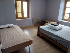 Room - Gite de l'ormont : 3 bedrooms in vosgienne house (Saint-Jean-d'Ormont)