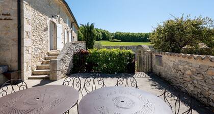 Holiday Home “Bastide de Marius” with Shared Pool, Terrace, and Wi-Fi