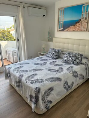 3 bedrooms, iron/ironing board, travel cot, free WiFi - HOUSE PALS BEACH GARDEN SWIMMING POOL AIR CONDITIONING (Pals)