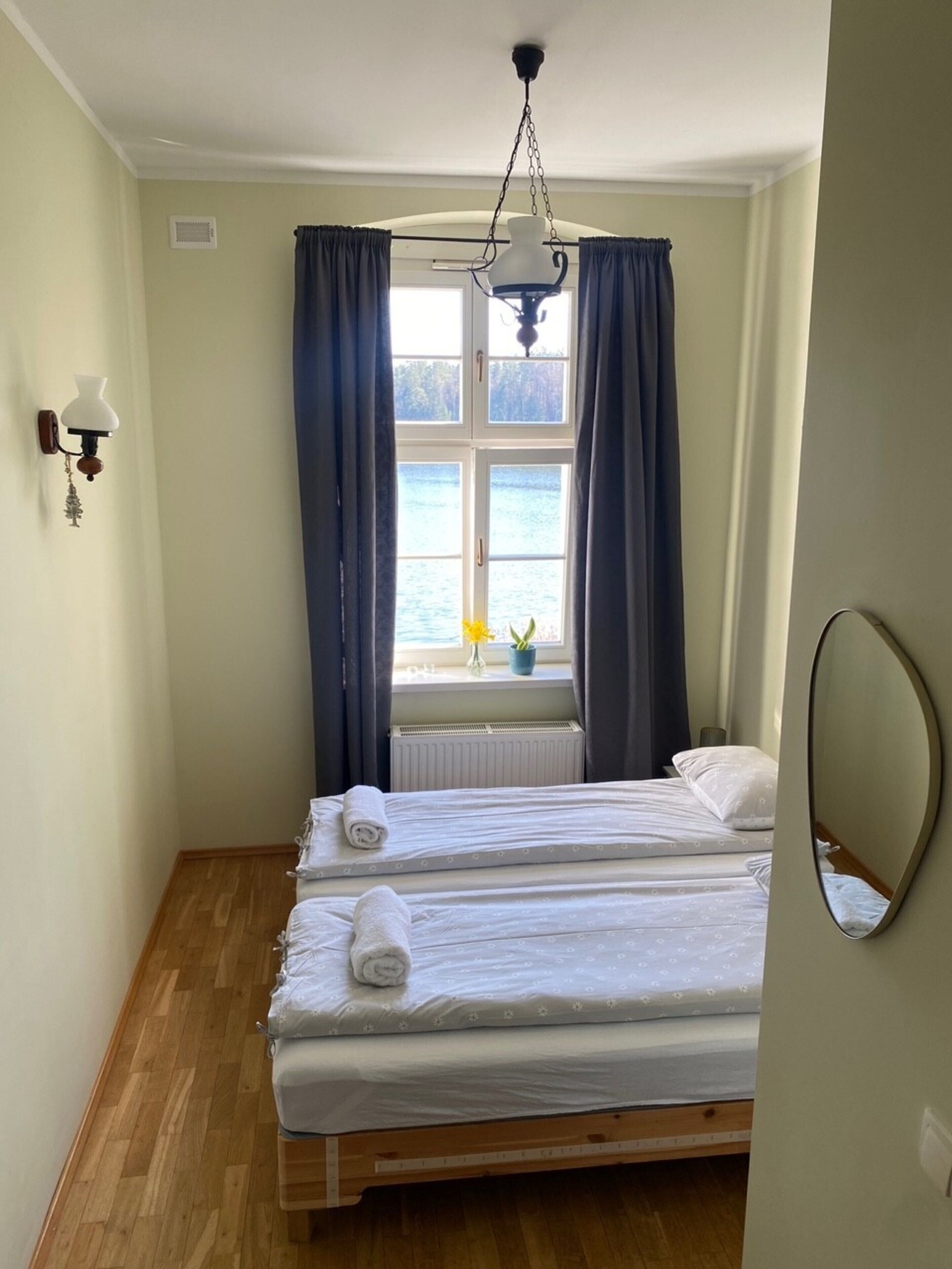 House | 6 bedrooms, individually furnished