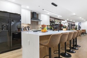 Refrigerador, microondas, horno, placa de cocina