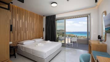 Deluxe Double Room, Sea View, Executive Level | In-room safe, free WiFi
