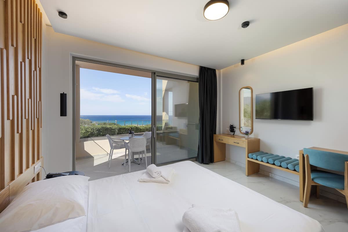 Deluxe Triple Room, Sea View, Ground Floor | In-room safe, free WiFi