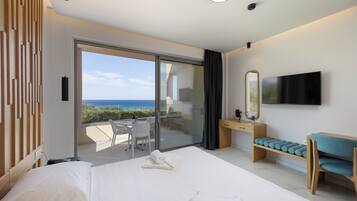 Deluxe Triple Room, Sea View, Ground Floor | In-room safe, free WiFi