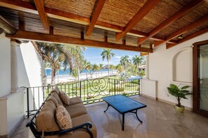 Property grounds - Luxury Oceanfront Villa | The Palms (Playa Flamingo)