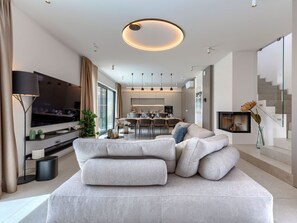 TV - Vacation home Sola by Interhome (Tinjan)