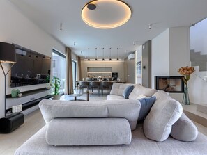 TV - Vacation home Sola by Interhome (Tinjan)