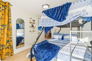 2 bedrooms, iron/ironing board, WiFi, bed sheets