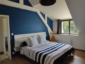 2 bedrooms, iron/ironing board, free WiFi, bed sheets - Renovated Breton house with sea view (Moëlan-sur-Mer)