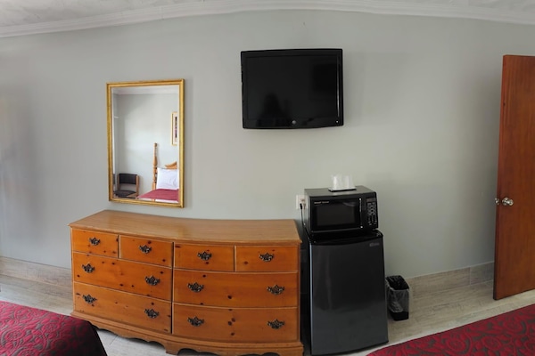 Quarto casal luxo, 2 camas de casal | Comodidades do quarto