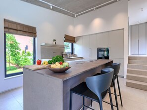 Fridge, microwave, oven, dishwasher - La Mari by Interhome (Tinjan)