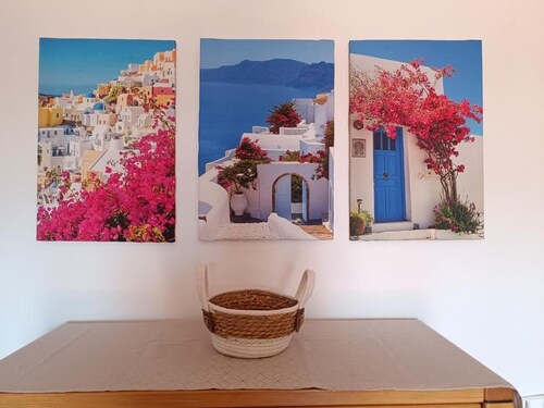 Bright air-conditioned apartment just 10 min walk from the sea!