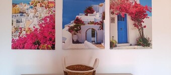 Bright air-conditioned apartment just 10 min walk from the sea!