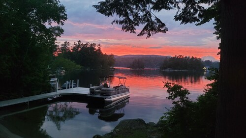 Cozy Cottage on Beautiful Branch Lake with Private Beach & Dock close to Acadia