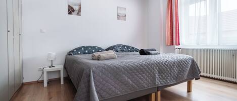3 bedrooms, WiFi (free), bed sheets