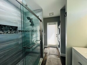 Bathroom - Private Beach Cottage/Pool (Cocoa Beach)