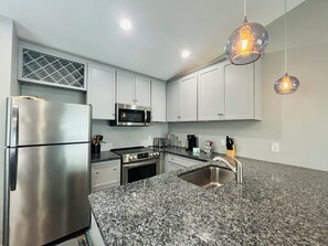 Private kitchen - Private Beach Cottage/Pool (Cocoa Beach)