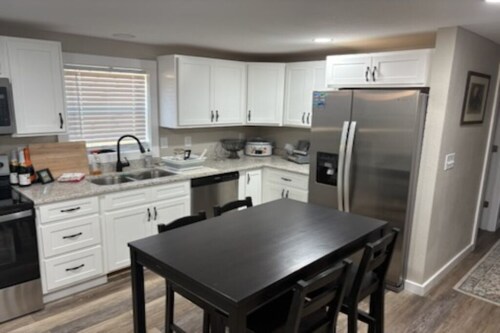 Getaway or stay in Afton, TN! 15 minutes from I-81 and Downtown Greeneville, TN!