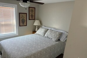 Room - Getaway or stay in Afton, TN! 15 minutes from I-81 and Downtown Greeneville, TN! (Afton)