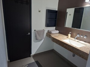 Bathroom - Depa con 2 cuartos y estacionamiento cerca del TEC (Monterrey)