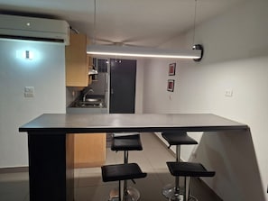 Dining - Depa con 2 cuartos y estacionamiento cerca del TEC (Monterrey)