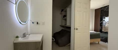 Desk, WiFi, bed sheets