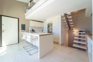 Fridge, oven, stovetop, cookware/dishes/utensils - Villa Selestia - Alghero (Alghero)