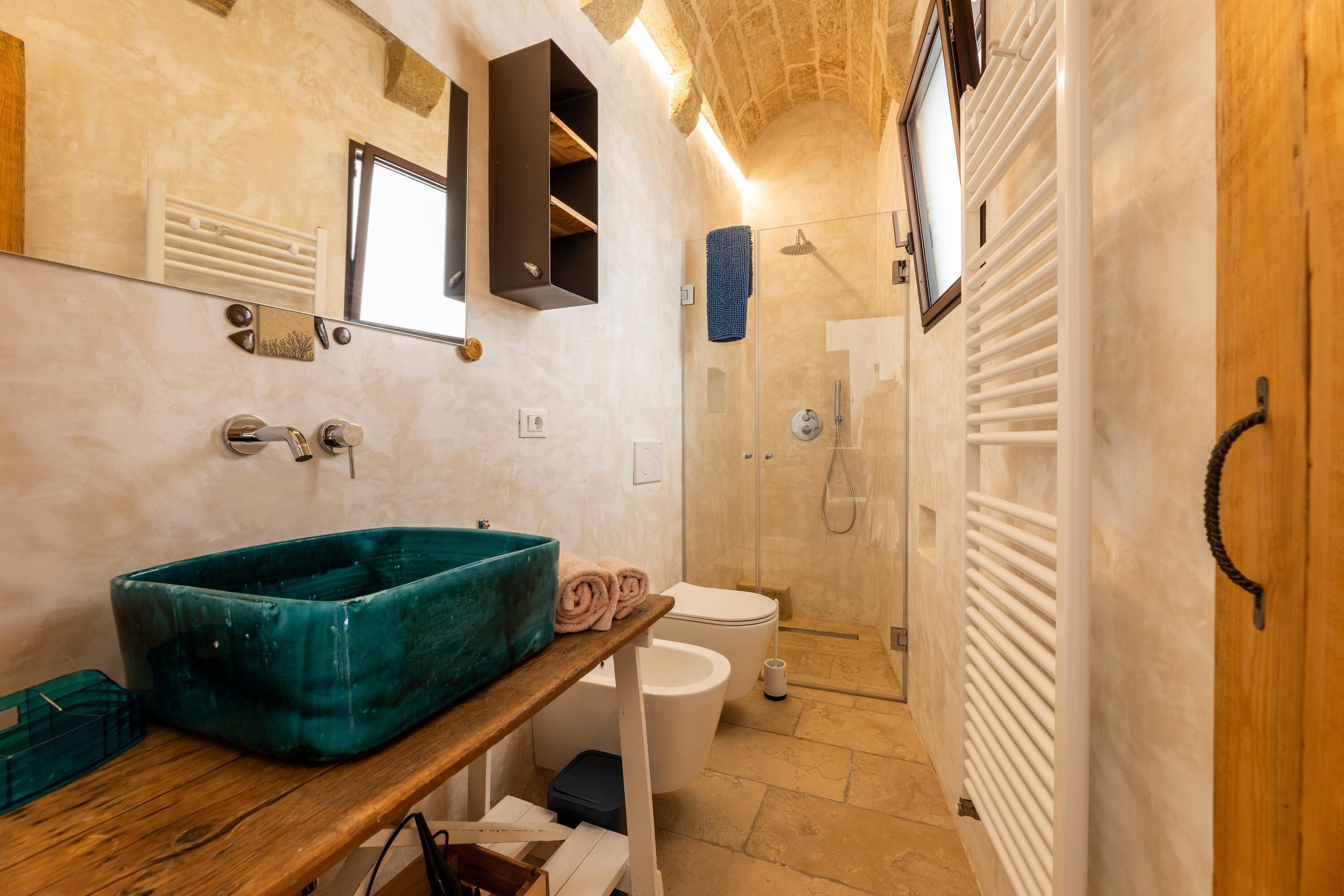 Dusche, Haartrockner, Bidet, Handtücher