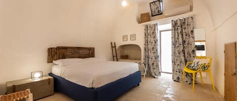 6 bedrooms, iron/ironing board, travel cot, free WiFi