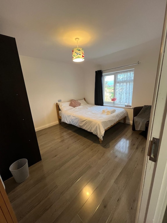 2 Bedroom Suite, With Separate Bathroom And Beverage Room - Romford