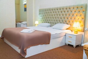 Desk, laptop workspace, soundproofing, iron/ironing board - Sahil Street Boutique Hotel (Baku)