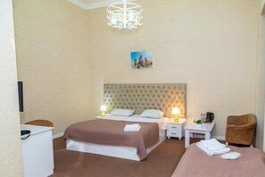 Desk, laptop workspace, soundproofing, iron/ironing board - Sahil Street Boutique Hotel (Baku)
