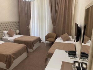 Deluxe Triple Room, City View - Sahil Street Boutique Hotel (Baku)