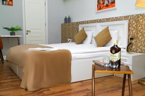 Desk, laptop workspace, soundproofing, iron/ironing board - Sahil Street Boutique Hotel (Baku)