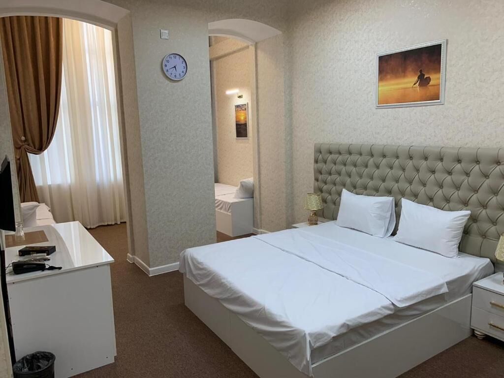 Deluxe Triple Room, City View