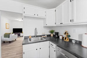Interior - Benton Park Getaway - 1N (St. Louis)