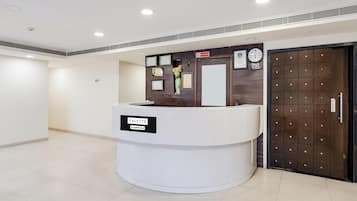 A reception desk labeled "PALETTE" with a clock and framed certificates on the wall.