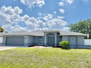 Exterior - Heated Pool Home with Southern Exposure in SW Cape! Fully Fenced for Privacy! (Cape Coral)
